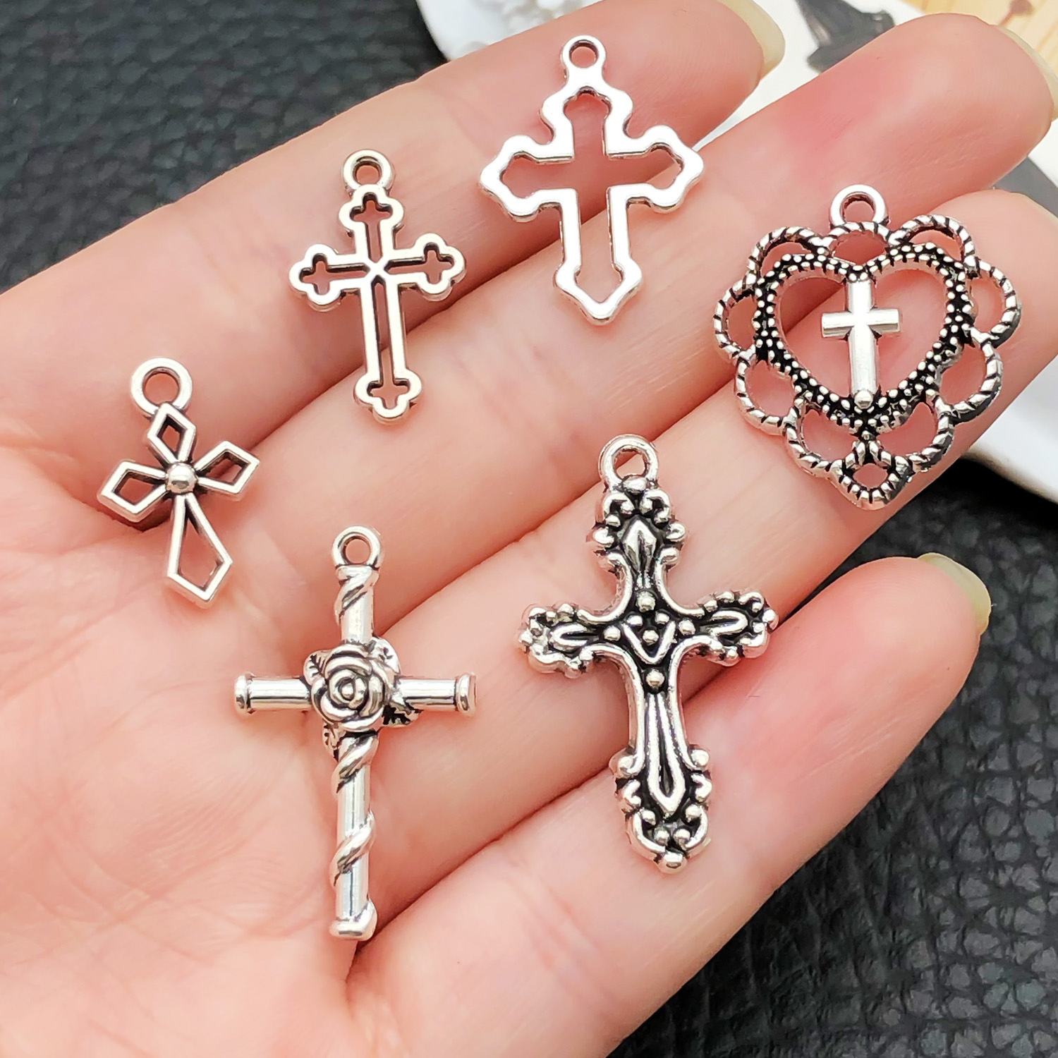 52pcs Assorted Cross Pendants  - Jewelry Making Tutorials のレビューと価格