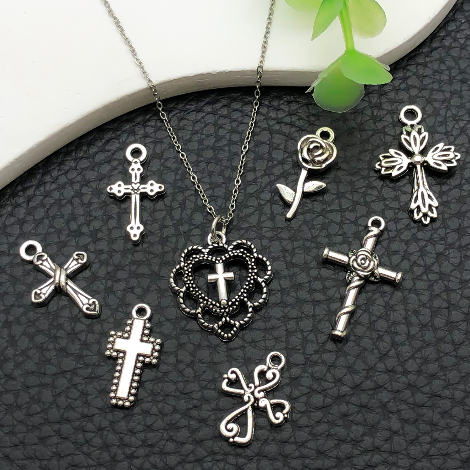 52pcs Assorted Cross Pendants  - Jewelry Making Tutorials のレビューと価格